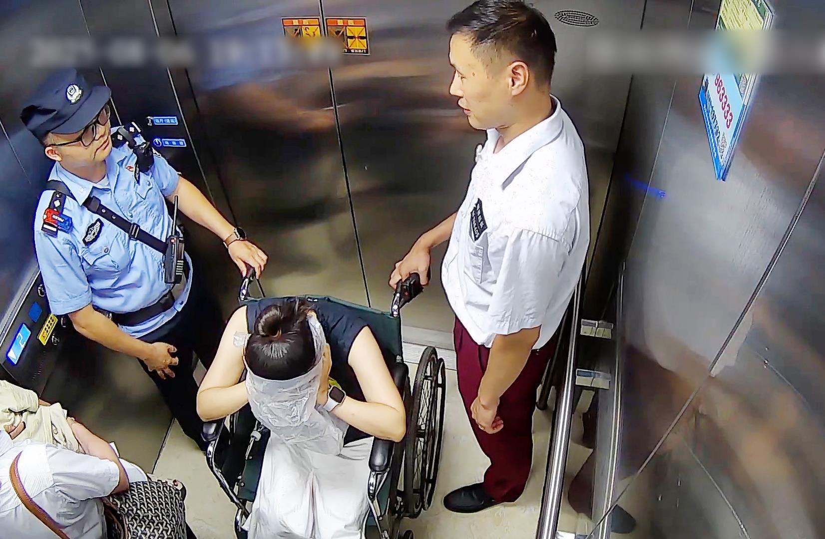 乘客症状所有好转，自行利用塑料袋回吸二氧化碳.jpg