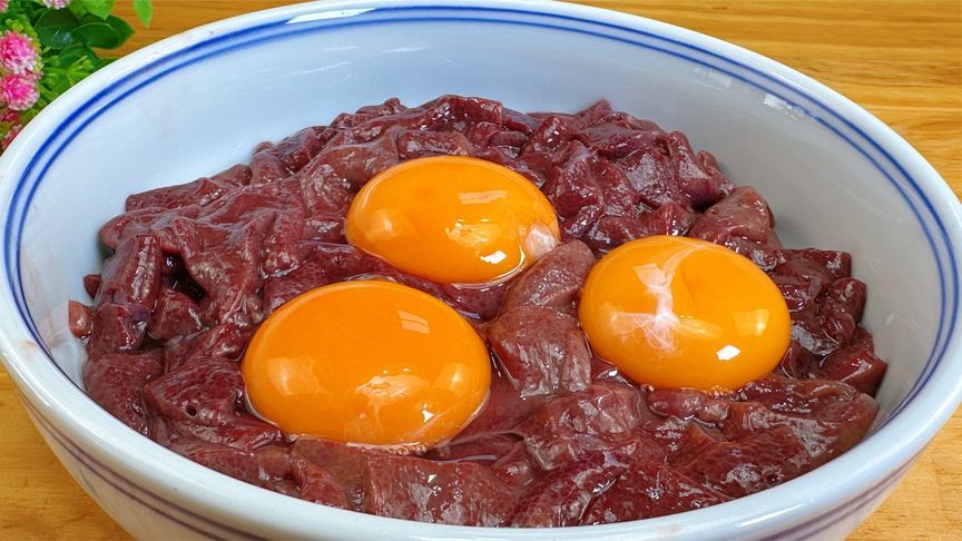 猪肝打4个鸡蛋，不炒不炸，如此美味的做法，吃一次就爱上的美食