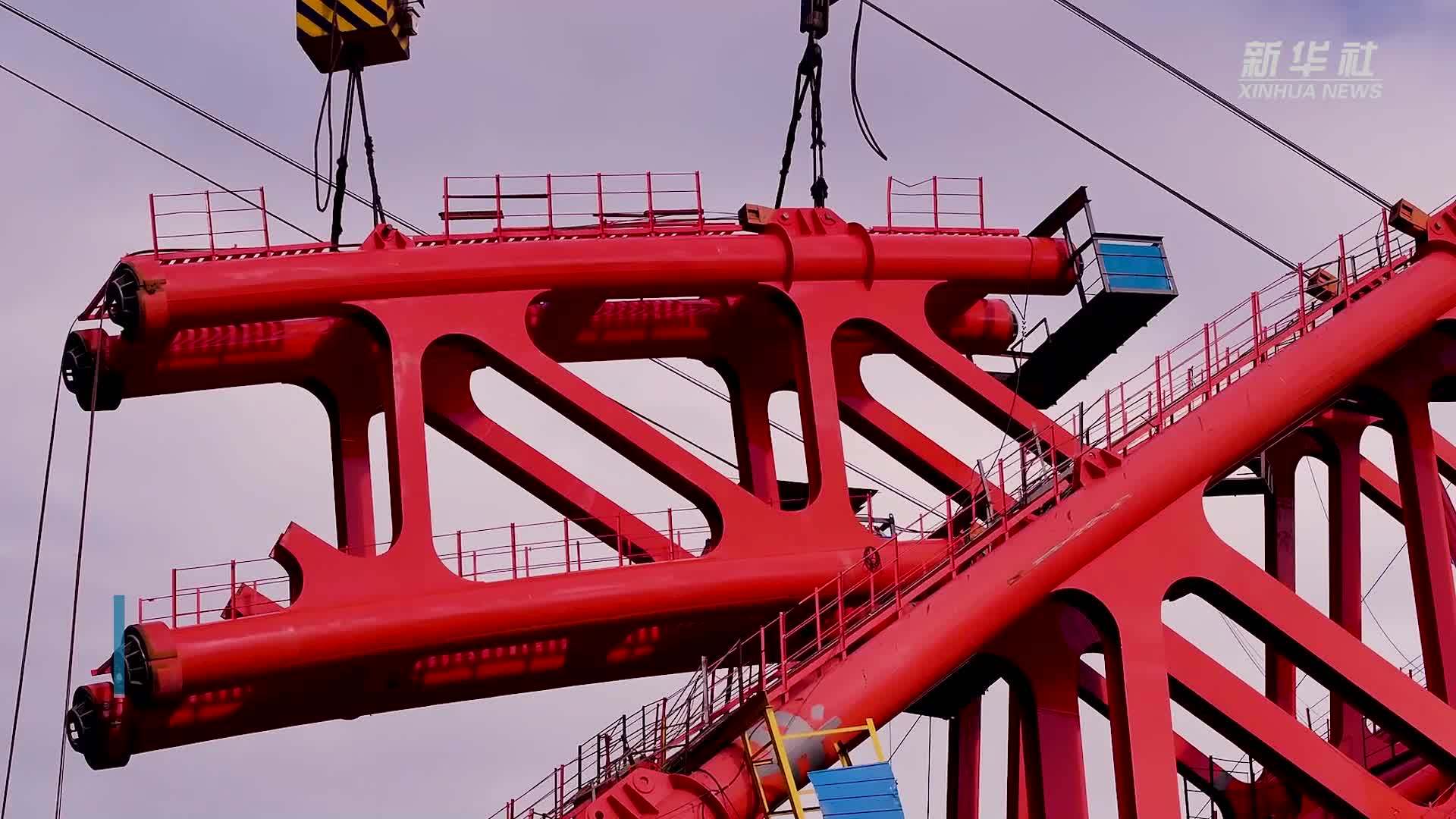 西渝高铁康渝段控制性工程安康汉江大桥加速成型