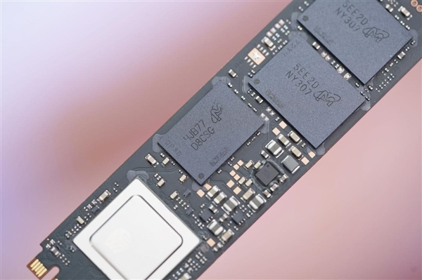 英睿达速度最快的Gen 5 SSD!T710 2TB图赏