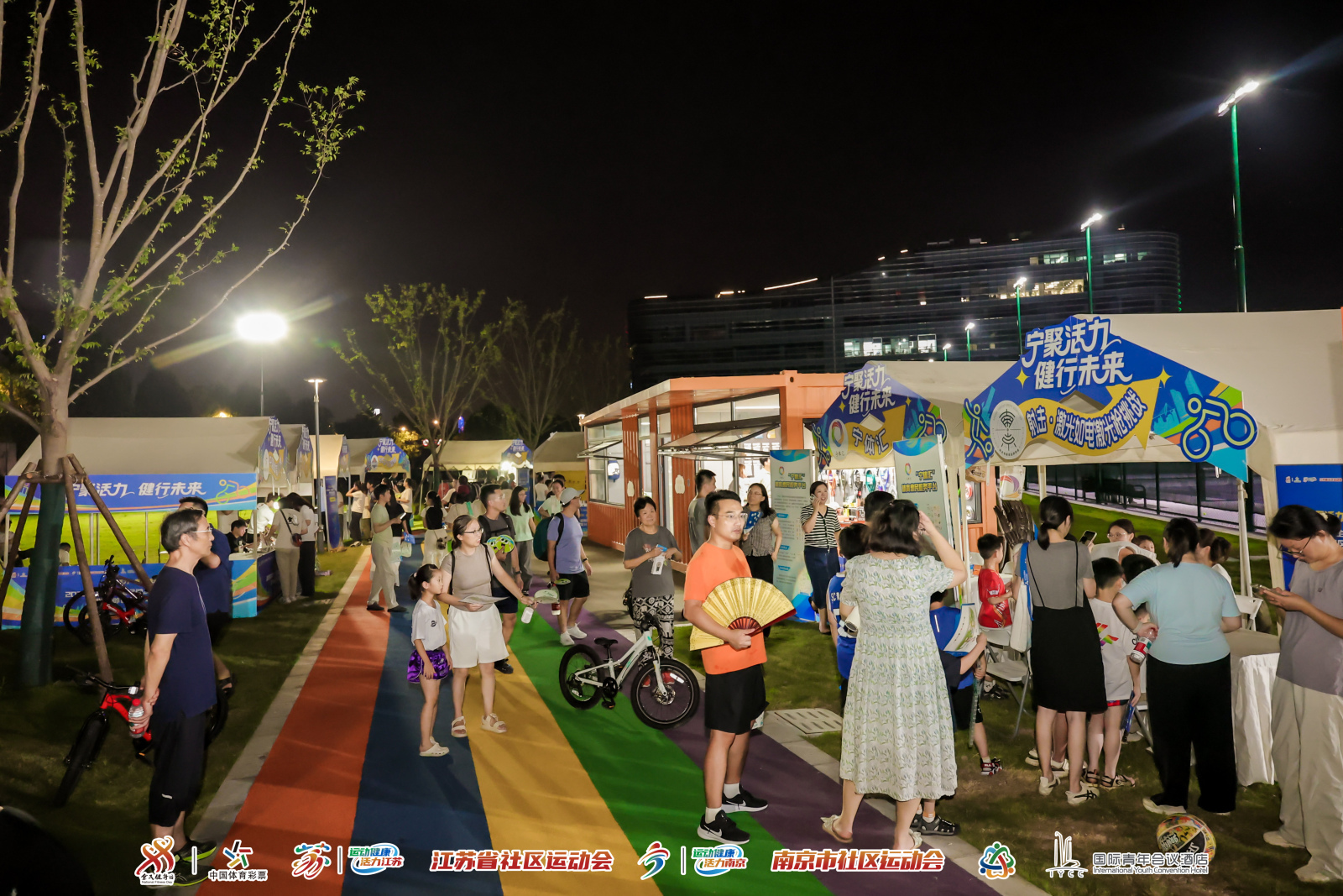 当贵州“村超”踢进南京夏夜：一场足球引发的全民运动狂欢