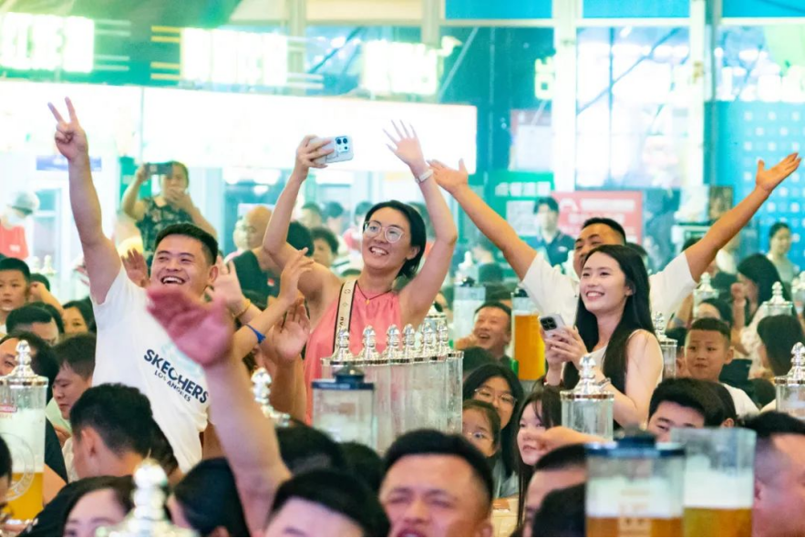 在青岛西海岸新区金沙滩啤酒城开启味蕾狂欢之旅！