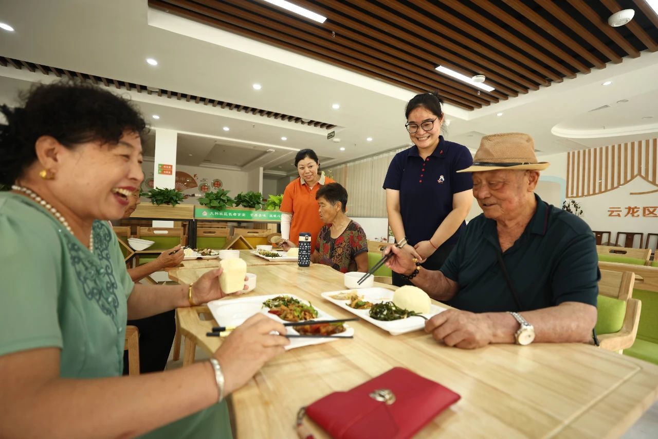 徐州云龙区：又一家社区长者食堂开张了