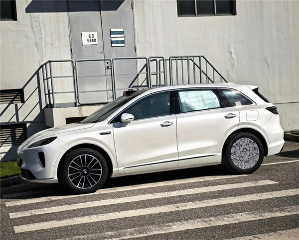 鸿蒙智行最后一界 尚界H5实车曝光:纯电能跑181公里