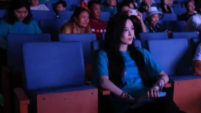 王菲女儿李嫣近照曝光！酷似姐姐封面图