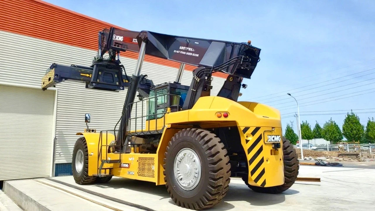 全球首台65吨级正面吊！为储能重载转运而生