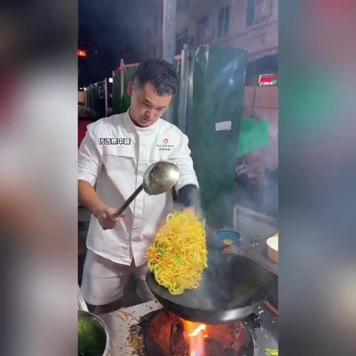 全国的厨师就这火力，这翻锅，这速度98%的都炒不过他