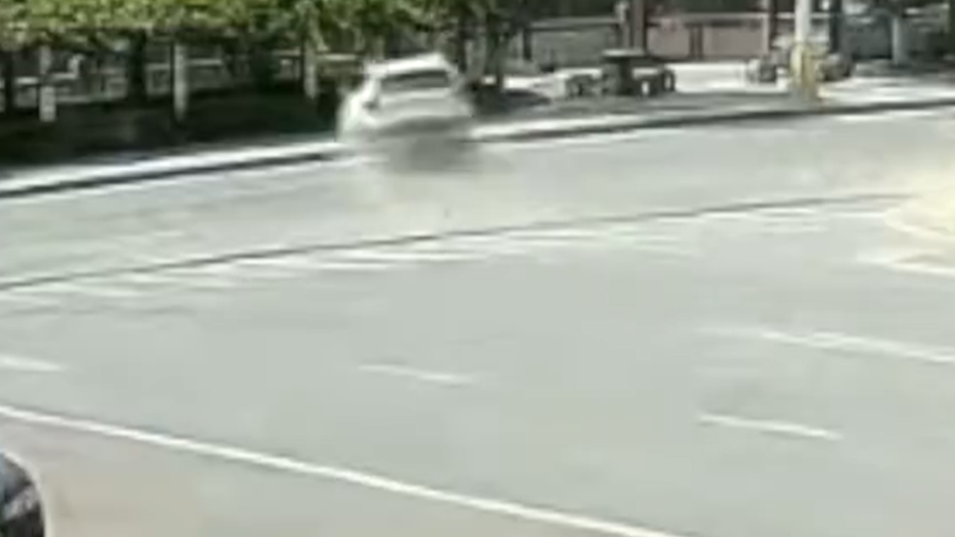 贵州一下坡路段4天2起事故致2死，有关部门计划安装减速带和隔离护栏