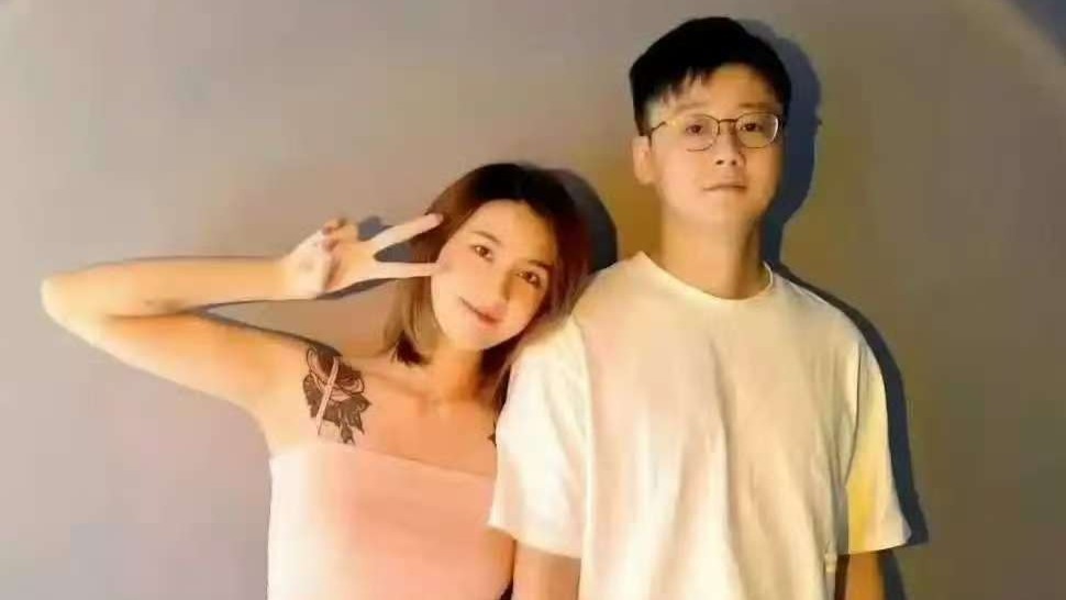 网红陶白白官宣离婚 否认将会参与《再见爱人》封面图