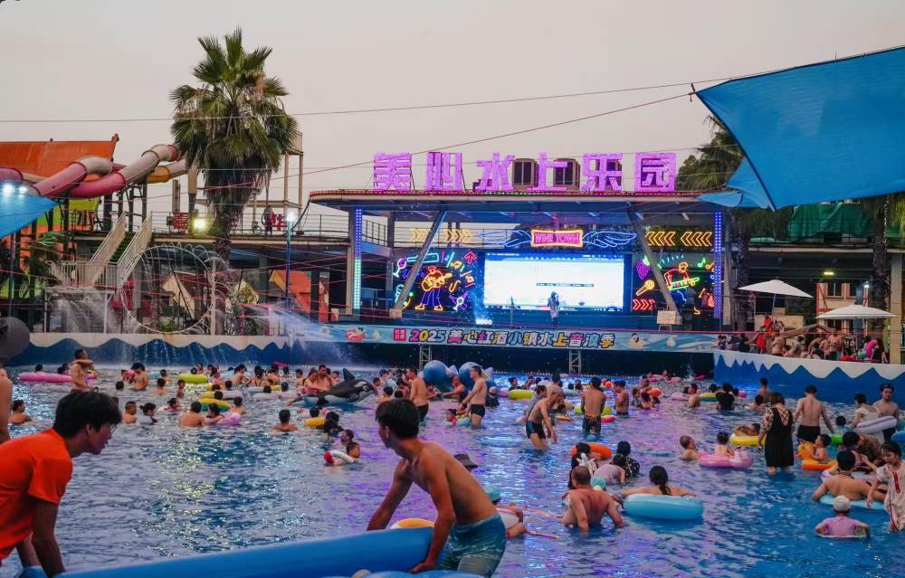 涪陵美心红酒小镇举行2025水上音浪季，带动周边消费火热。受访单位供图