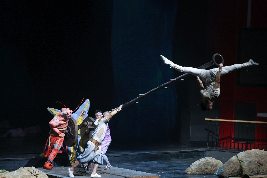 苏超南通出圈,杂技更胜一筹 《寻梦出海记——大海小海》热演南京