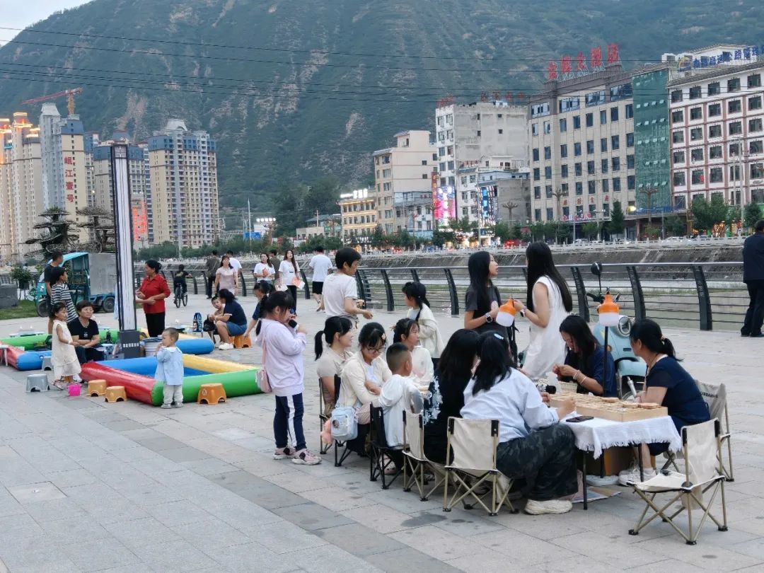 烟火气一步到“胃” 陇南宕昌玩转城市新“夜”态