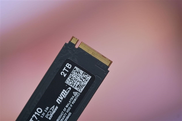 英睿达速度最快的Gen 5 SSD!T710 2TB图赏
