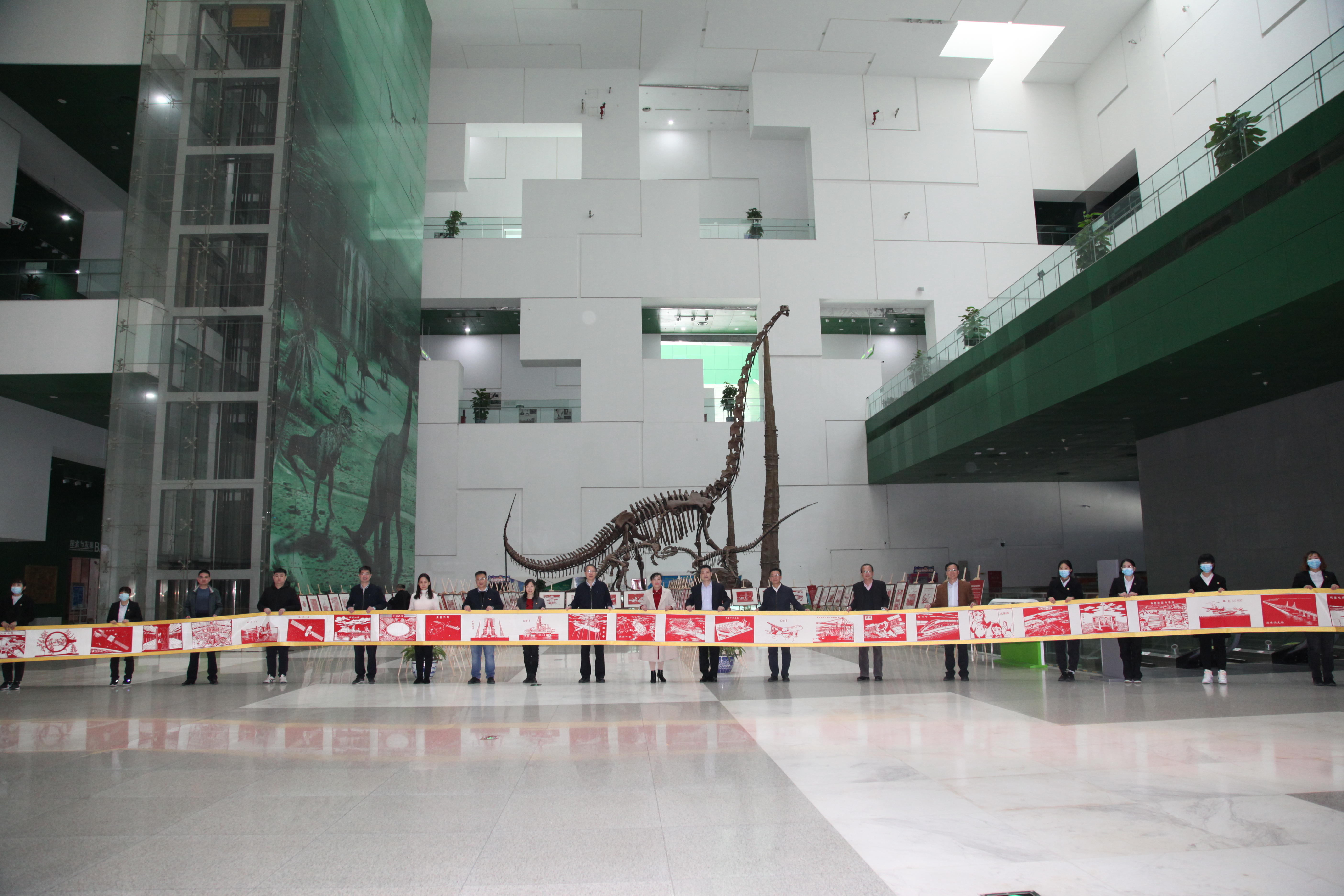 青岛乡里乡亲｜颜丙兰：匠心剪刻守艺脉，活态传承焕新颜