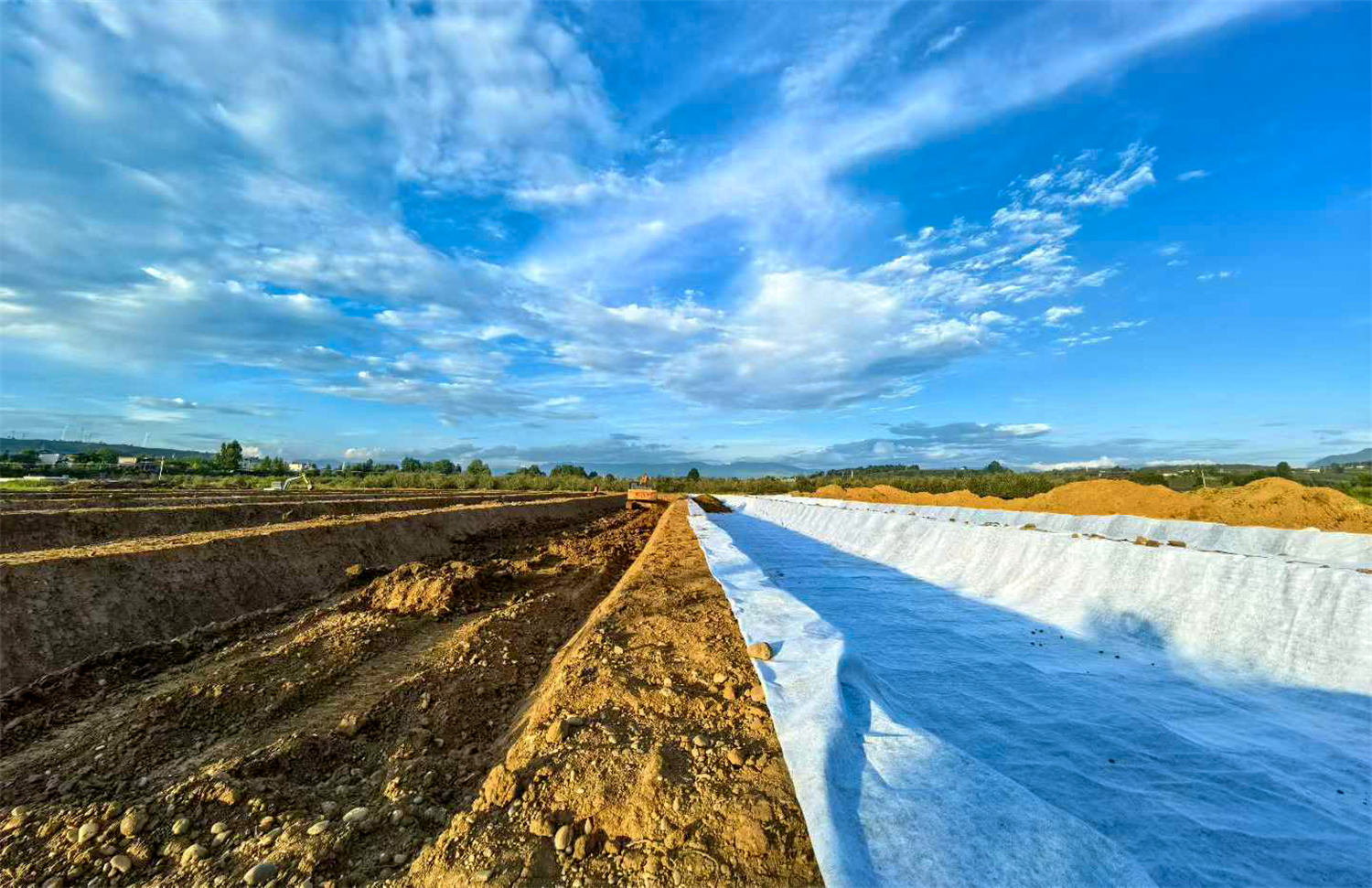 正在扩建中的盐源县“海鲜陆养”项目现场