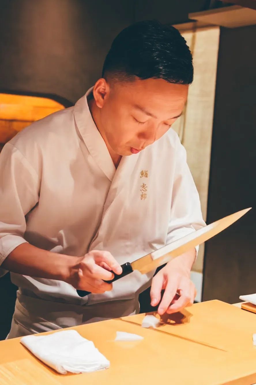 鮨志郎环境和老板高口志郎