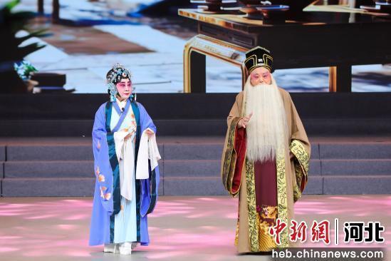图为正在演出河北梆子《宋相吕端》选段。孟楠 摄