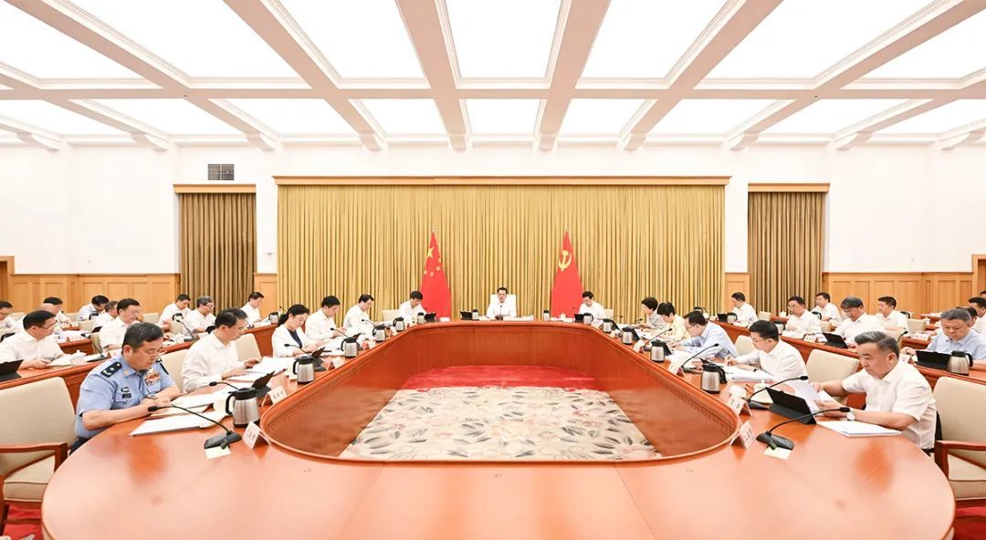 8月15日下午,市委常委会举行会议,市委书记袁家军主持并讲话。记者 苏思 摄