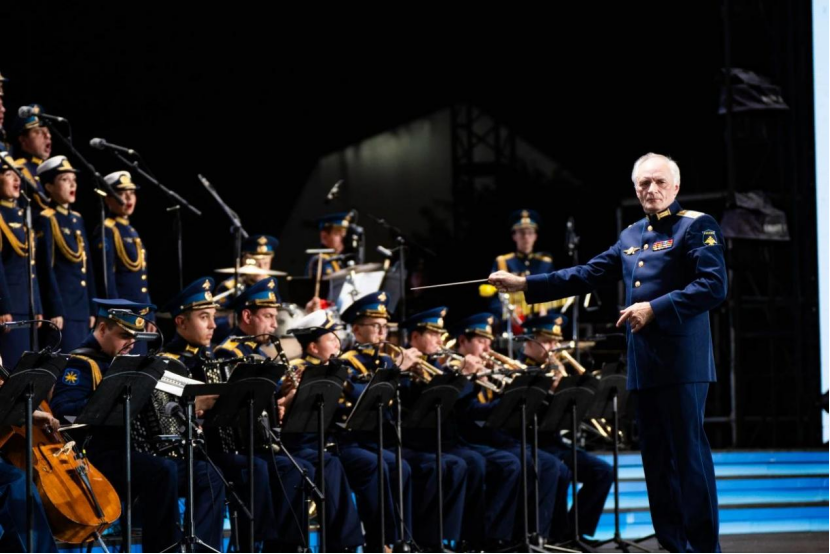 《胜利之歌》在青岛西海岸新区金沙滩啤酒城震撼延续