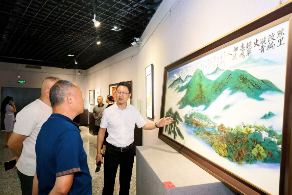 瓷映烽火照初心：抗战胜利80周年陶瓷展里的家国记忆与时代回响