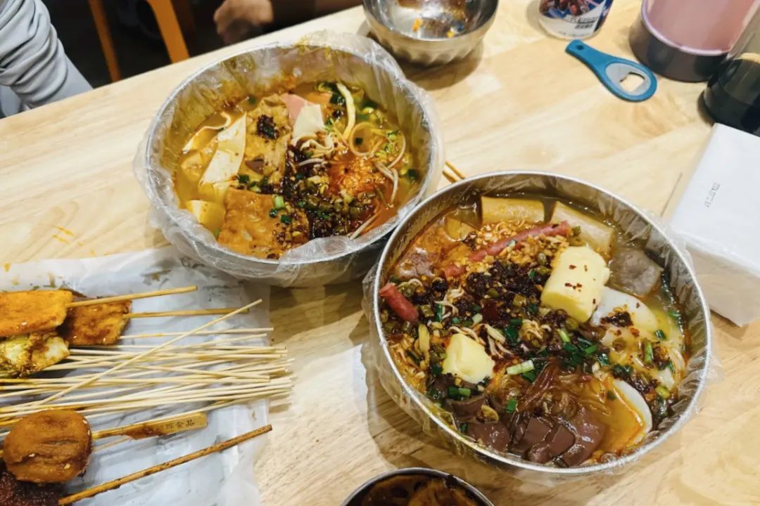 避暑+嗦粉,这座最被低估的四线小城,来了就不想走