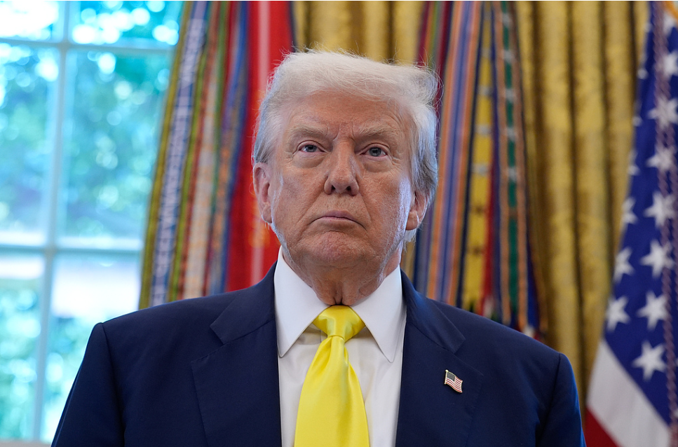 特朗普政府据称考虑入股英特尔 公司股价飙升超7%