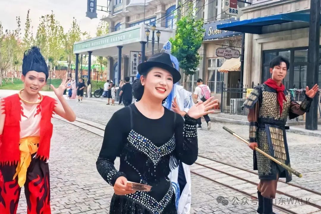 仅216天落地德州的“NPC”小镇，如何让游客留下来“演戏”？