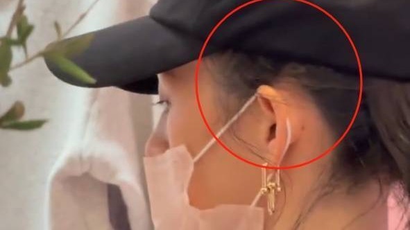 46岁章子怡带女儿醒醒购物被偶遇封面图