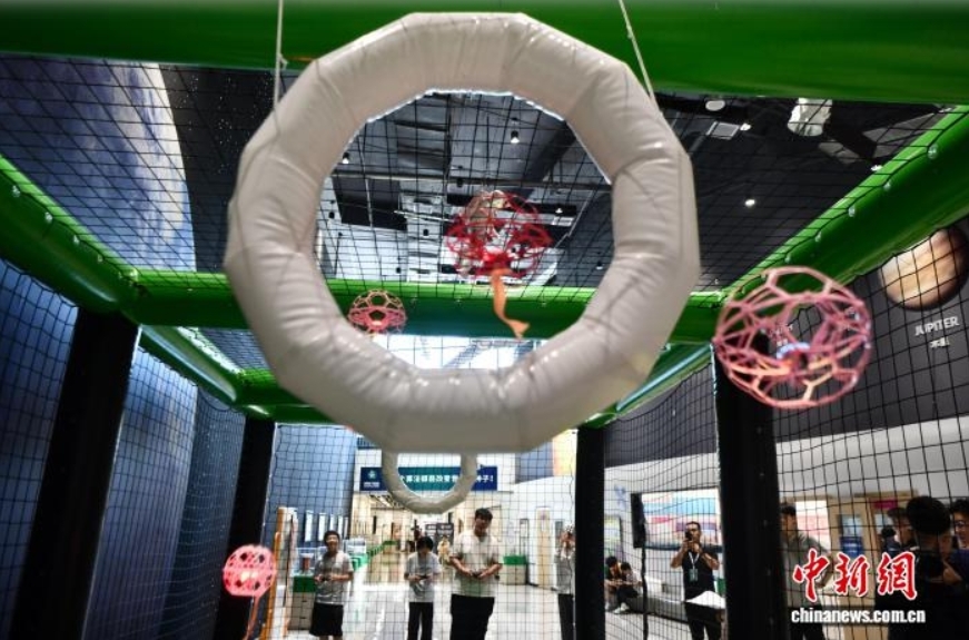 8月9日，石家庄市井陉县科技馆，球形无人机对抗赛现场。中新社记者 翟羽佳 摄