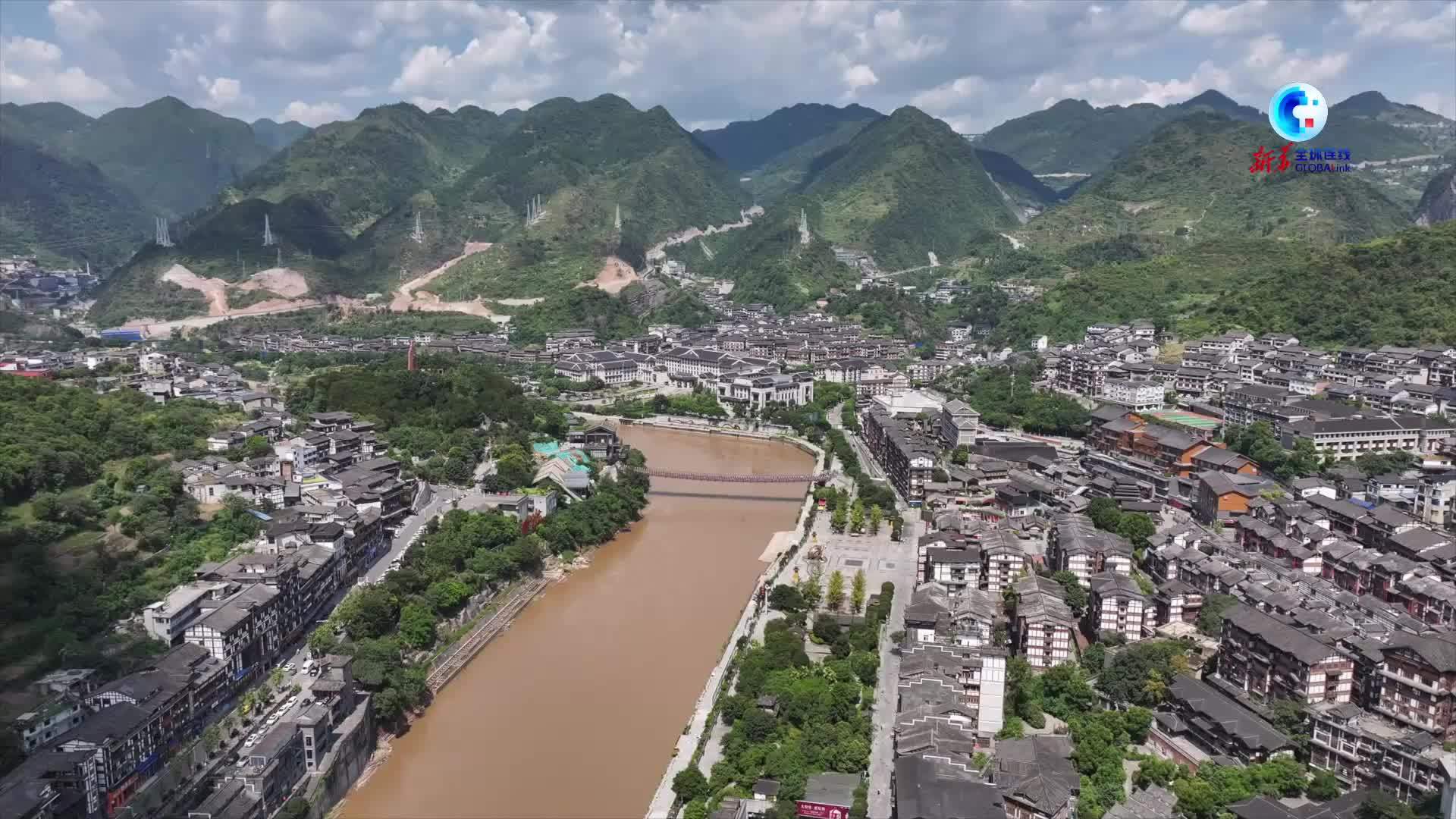 全球连线｜俄罗斯博主贵州古镇行：在茅台镇感受不可思议的自然之美