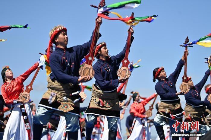 图为开幕式现场马术表演　中新社记者　九美旦增　摄