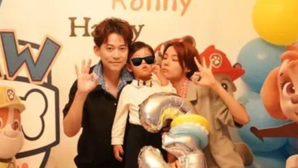 苏醒在大别墅为家人办生日宴，5岁大儿子露脸，长相秀气太帅了封面图