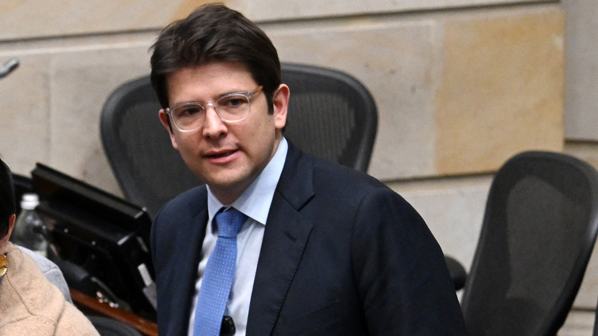 哥伦比亚总统选举参选人去世，今年6月曾遭枪击，头部中枪