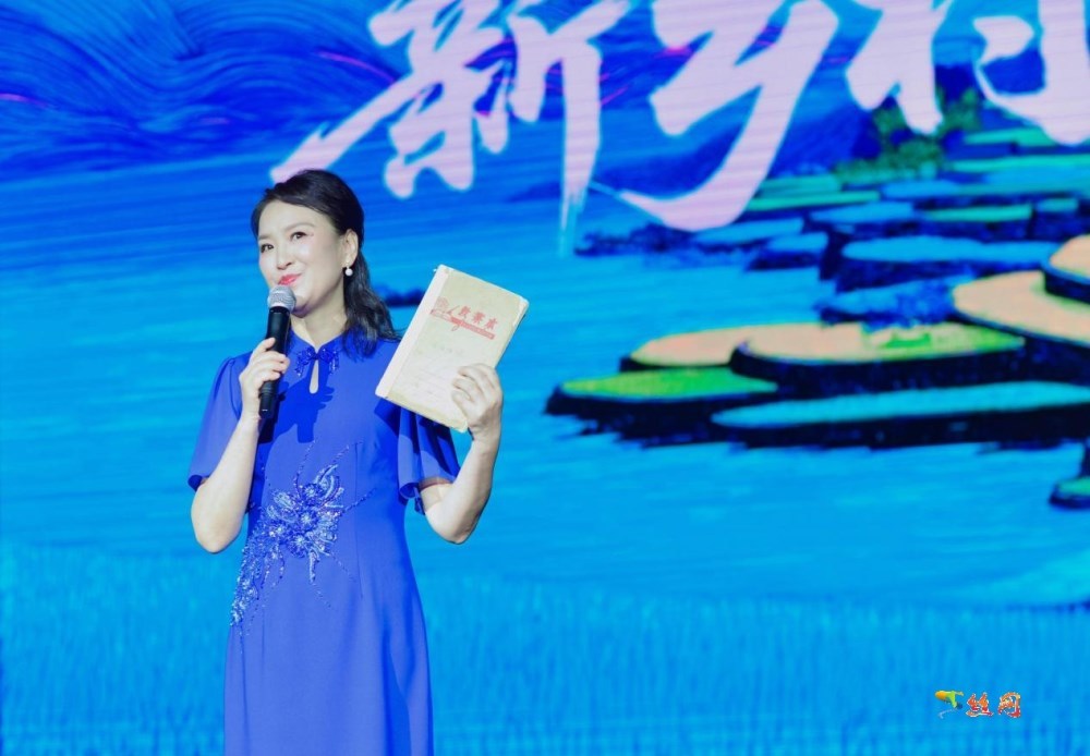 主诗人谢红与她的《文学剪贴本》
