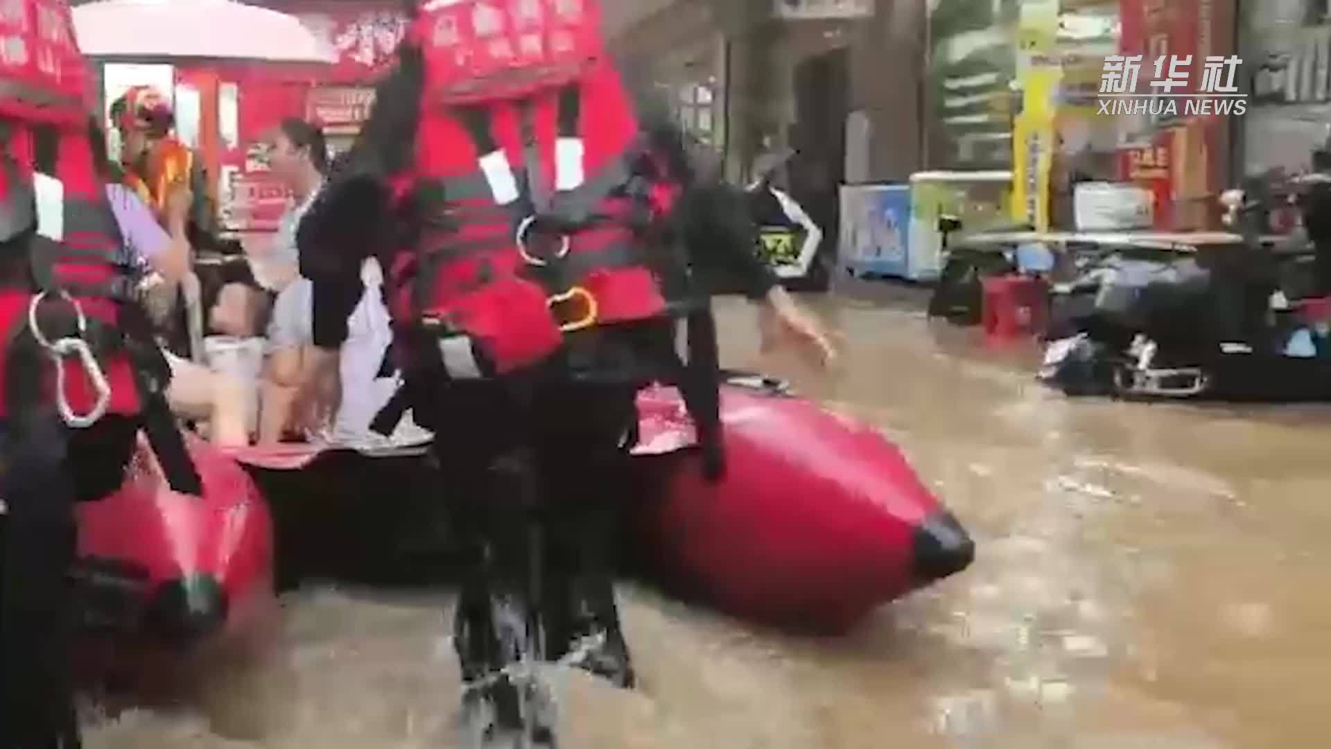 暴雨导致内涝 佛山消防紧急出动