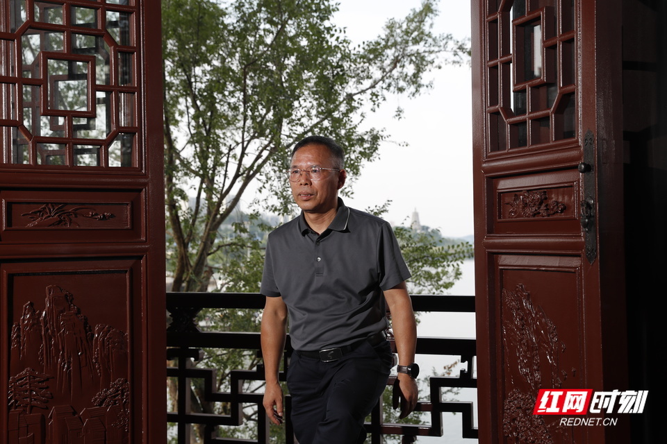 衡阳市湖湘文化研究所学术委员会委员、特邀研究员屈中正。