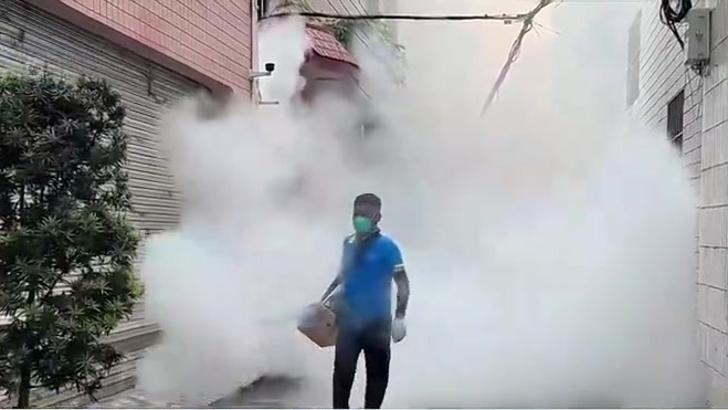 佛山顺德数百人出动灭蚊，大功率烟雾机上阵