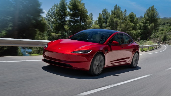 不堆电池续航也能超800km？特斯拉发布新Model 3长续航车型