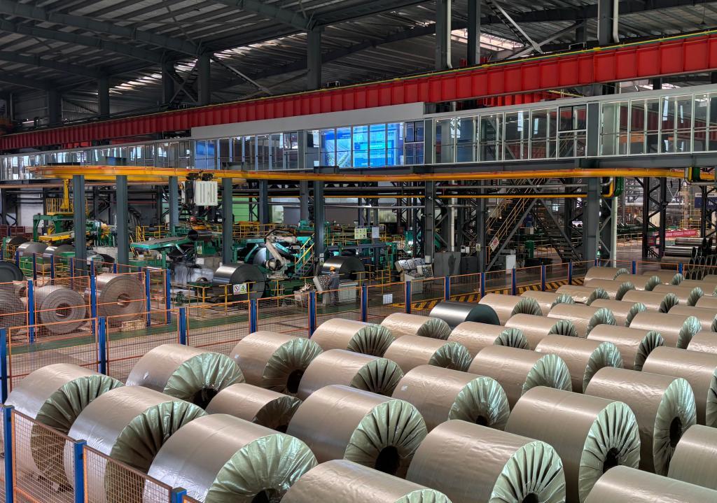 这是湖南省娄底市湖南宏旺新材料科技有限公司的生产车间。新华社记者余春生 摄