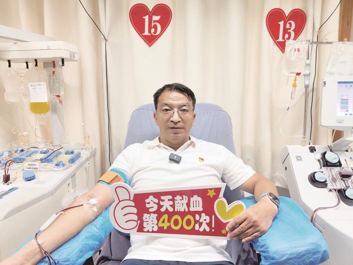 30年捐献全血2次 成分献血398次 他创武汉纪录