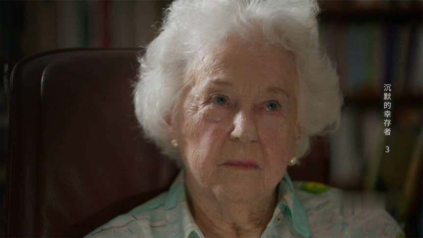 “日军让饿得皮包骨头的我们把面包埋到沟里，还往上面包上撒尿”