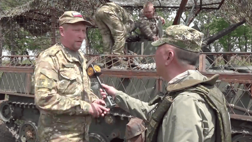 凤凰记者前线探访俄军精锐坦克连 连长回忆乌克兰战场的难忘经历