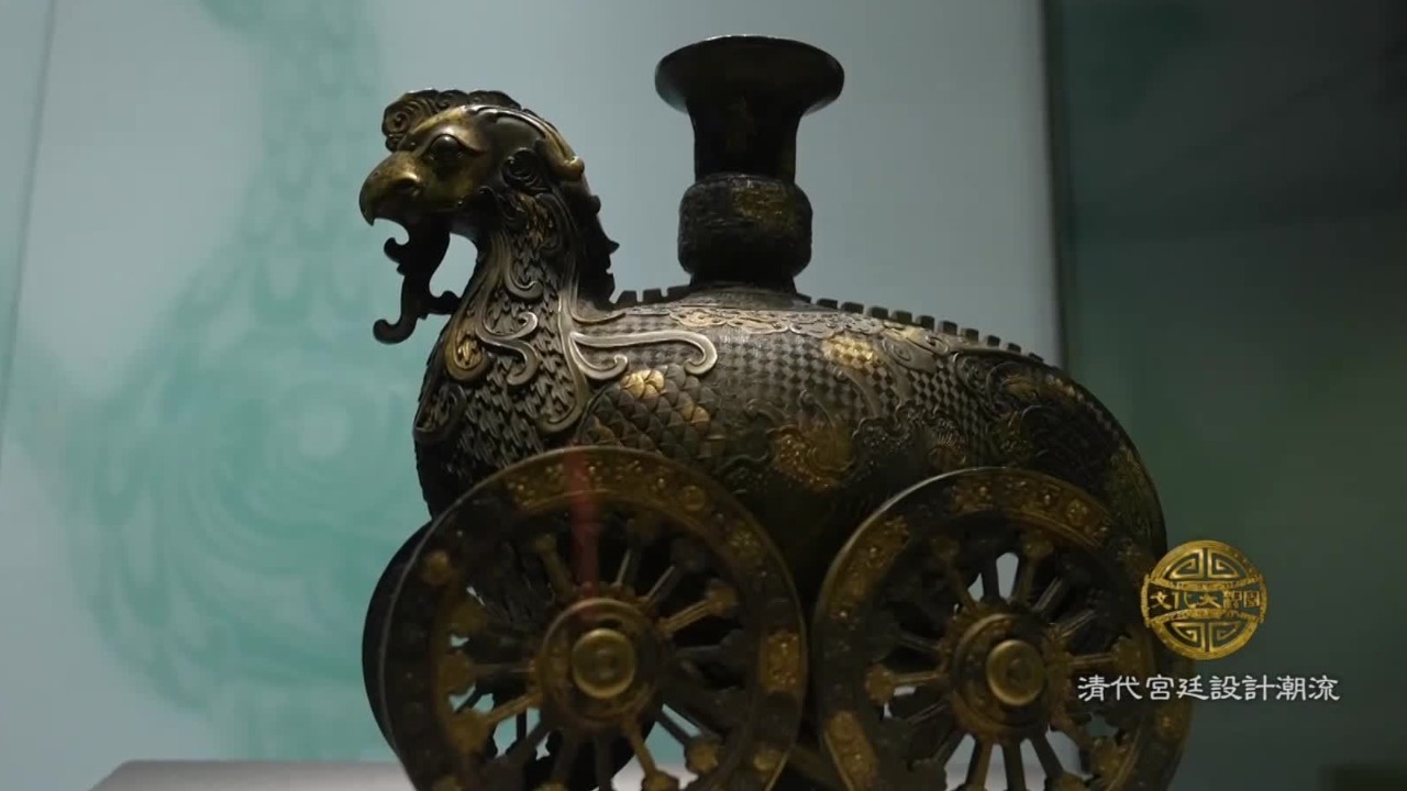 不愧是宫廷“顶流”！铜鎏金四轮天鸡尊，乾隆时期的仿古杰作