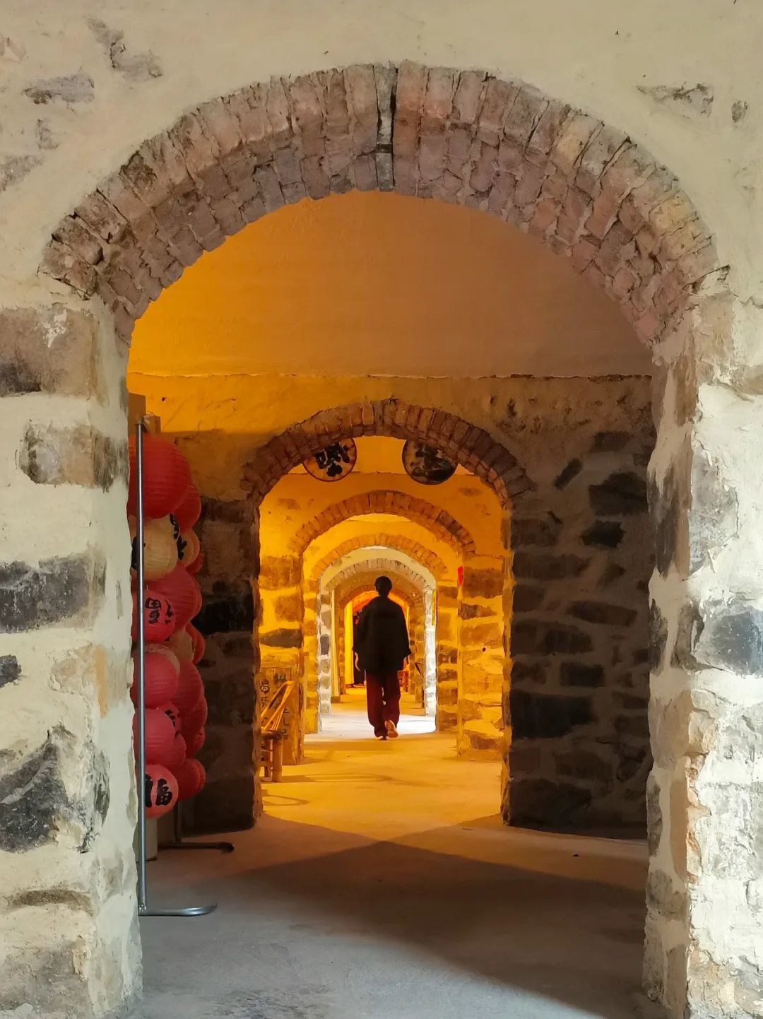 香樟小院由羊圈改造而来的室内咖啡茶饮区。