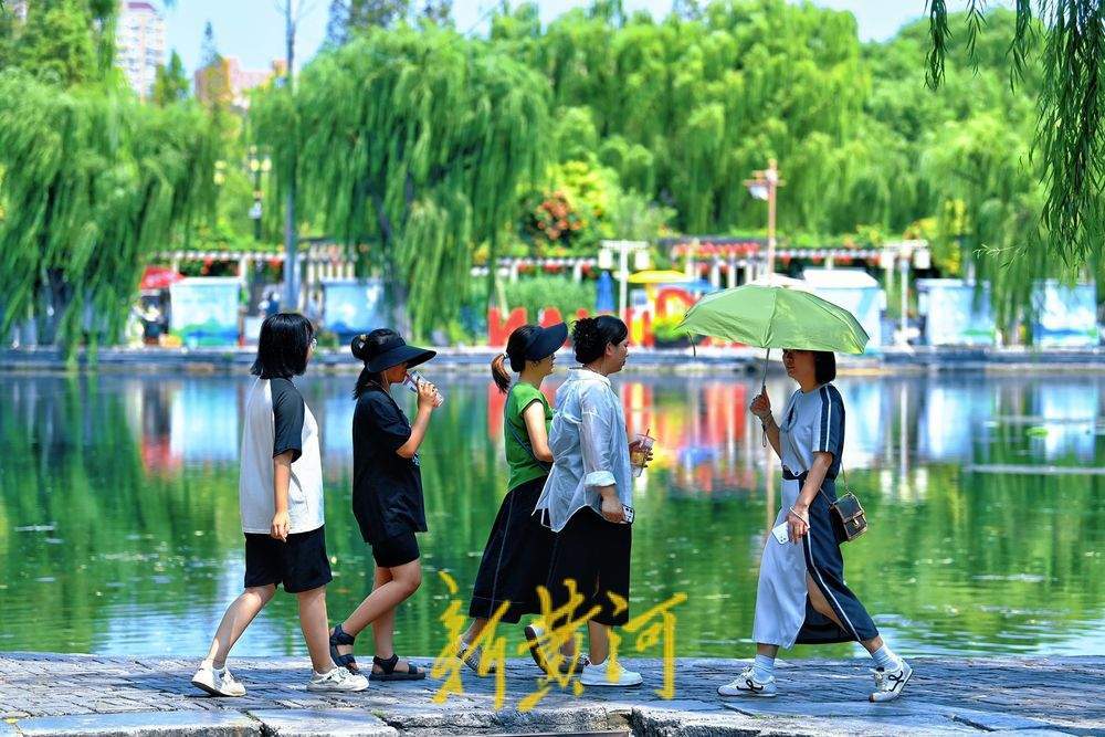 泉城秋日“热”度不减，老街泉边尽是惬意时光