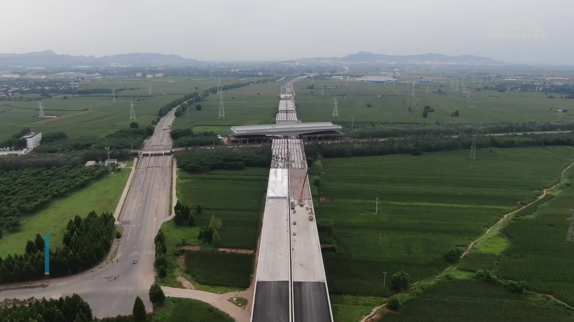 衡昔高速超3万吨转体桥成功跨越京广高铁