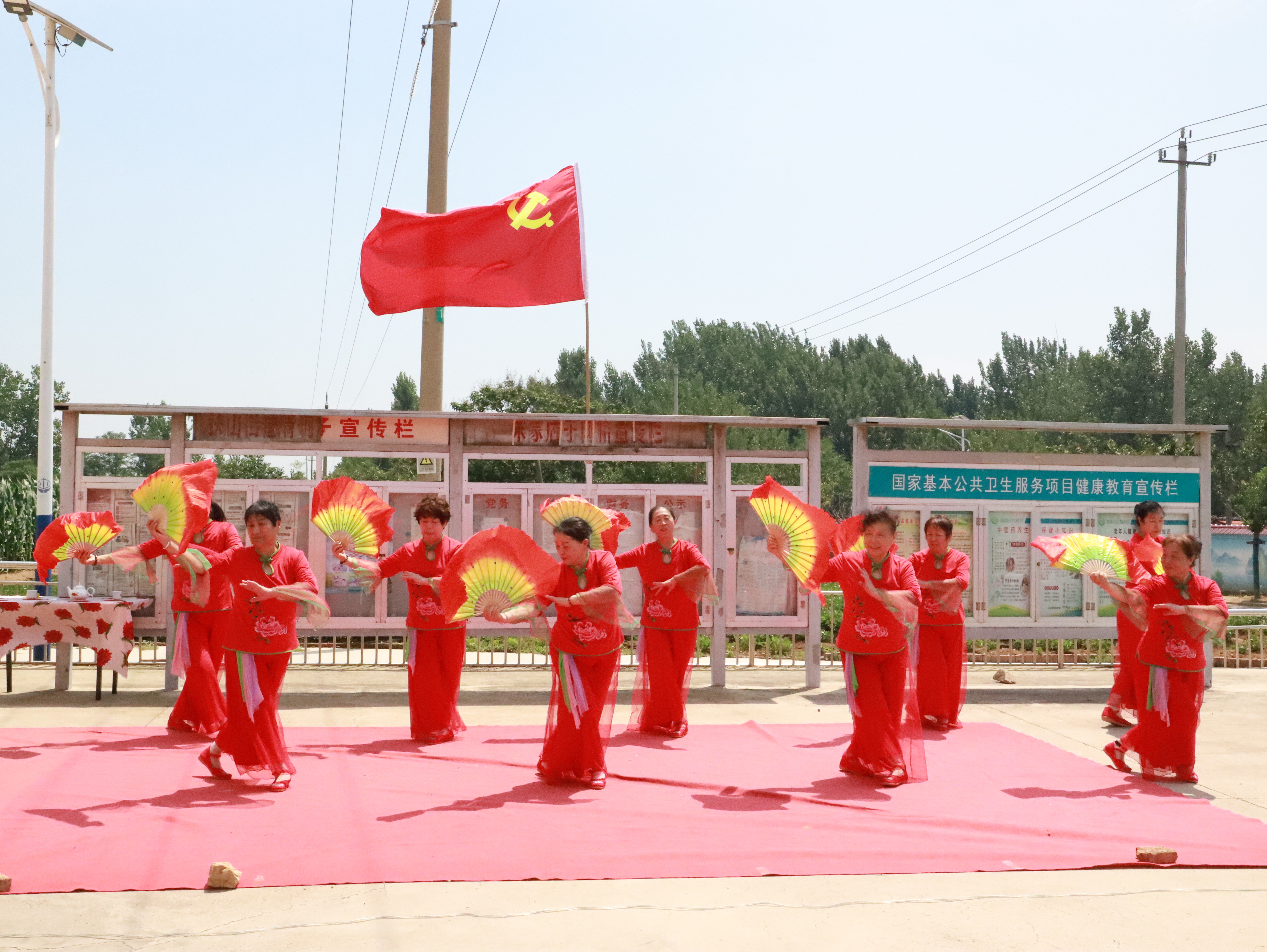青岛乡里乡亲|铁山鹤祥队:鹤祥舞“春风” 绘就乡风文明新画卷