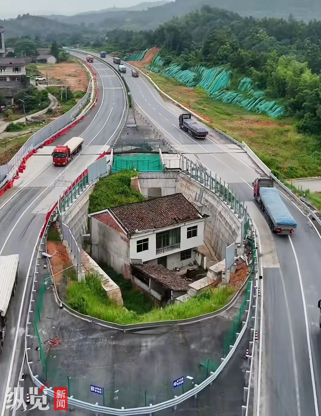 李先生通过航拍拍摄到的“金溪之眼”。(来源/李先生提供)