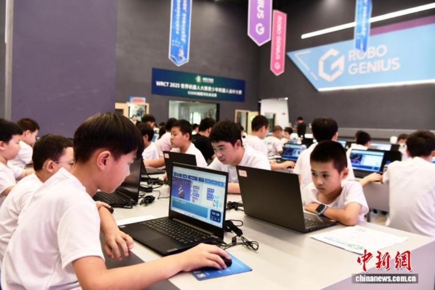 8月9日，石家庄市井陉县科技馆，ICode太空探险挑战赛项编程比赛现场。中新社记者 翟羽佳 摄