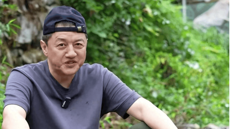 太接地气了！李亚鹏在毛坯房搞聚餐，亲自下厨做菜，称爱上山村生活，乐不思蜀封面图